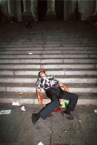 CARDENAS, PRIMER HERIDO DE BALA EN LAS PRIMERAS HORAS DEL 20 DEL 12 DE 2001 FOTO ENRIQUE GARCIA MEDINA